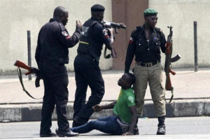 aplicação dos direitos humanos na Nigéria- (PROCEDIMENTO PARA DIREITOS FUNDAMENTAIS EXECUÇÃO NA NIGÉRIA é importante compreender os seus direitos humanos, tal como consagrado na Constituição da Nigéria. Direitos Humanos dizem respeito à vida; dignidade da pessoa; liberdade pessoal; audiência justa; vida; liberdade de expressão; montagem, Associação; movimento;